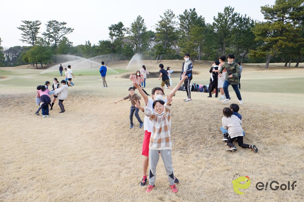 〈茅ヶ崎市 卒業記念「Special Days」 in GDO茅ヶ崎ゴルフリンクス〉での浜須賀小の児童たち