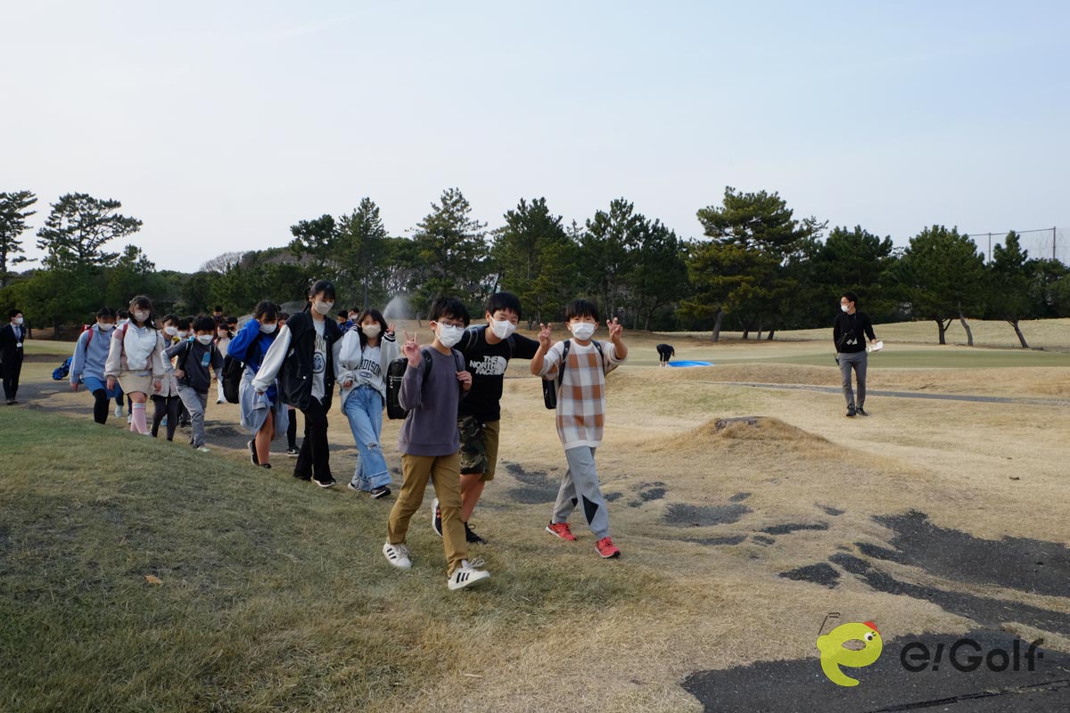 〈茅ヶ崎市 卒業記念「Special Days」 in GDO茅ヶ崎ゴルフリンクス〉での浜須賀小の児童たち