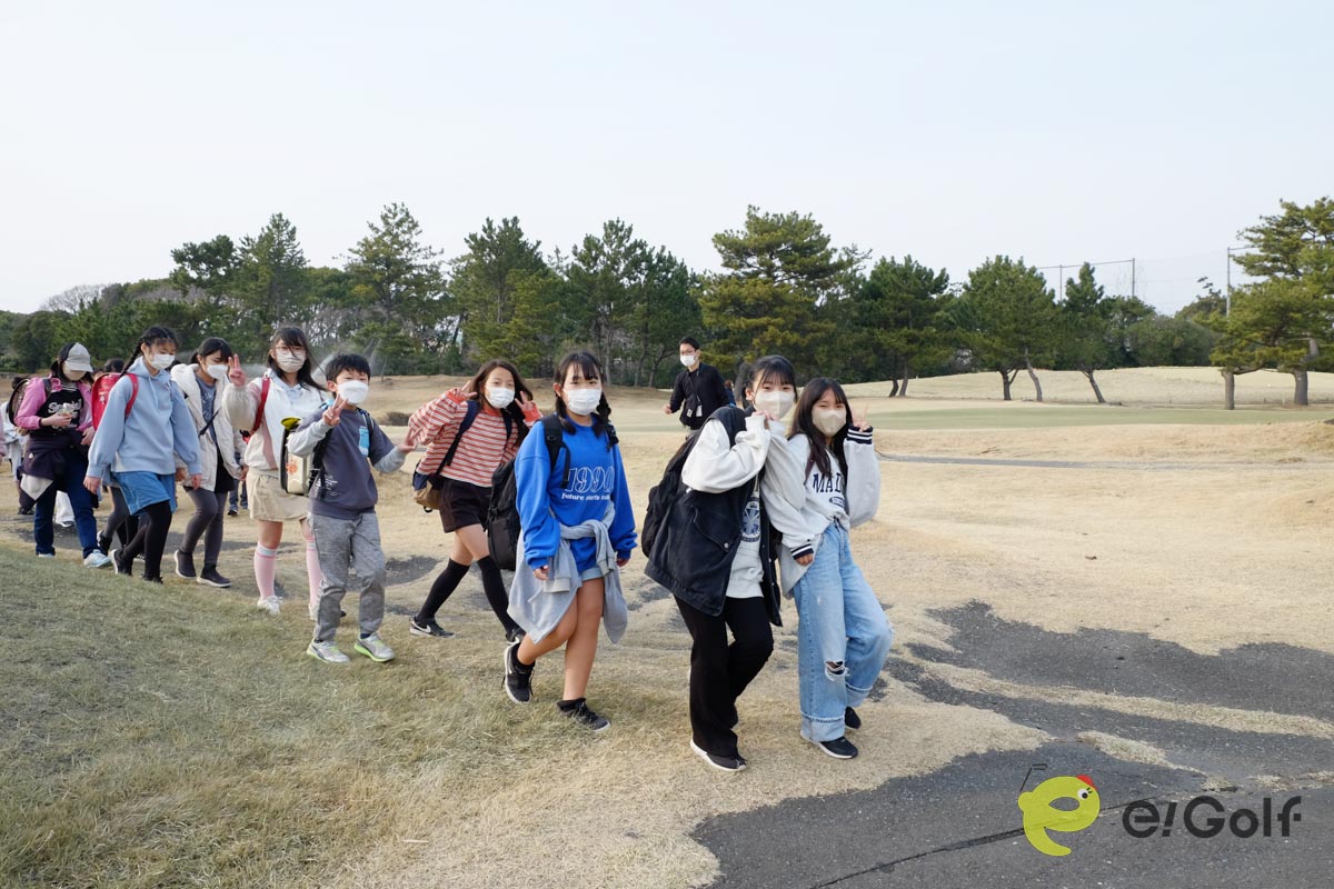 〈茅ヶ崎市 卒業記念「Special Days」 in GDO茅ヶ崎ゴルフリンクス〉での浜須賀小の児童たち