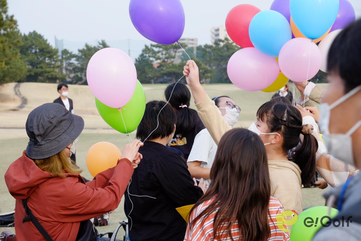 最後は希望を乗せた風船飛ばしで締めくくった