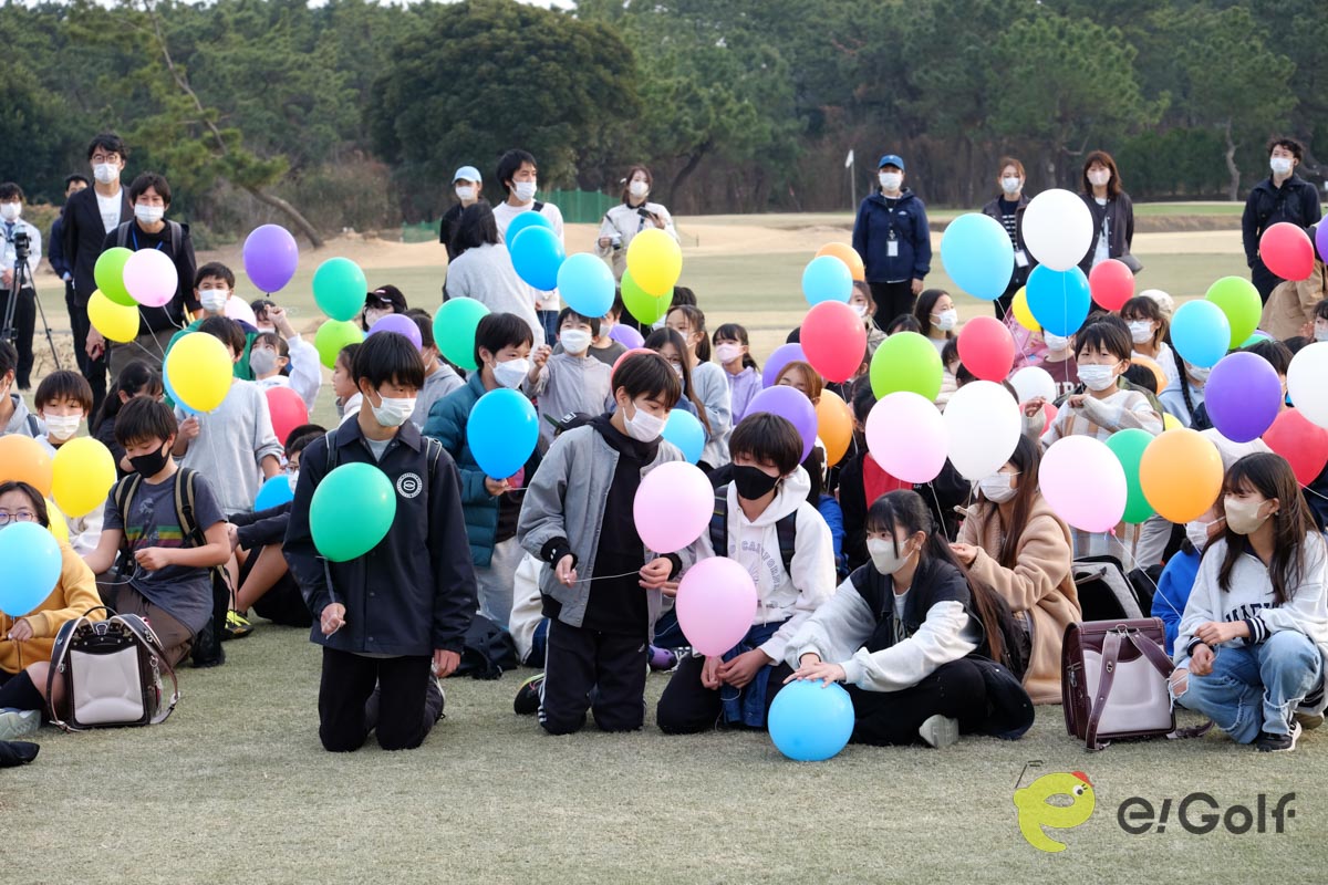 最後は希望を乗せた風船飛ばしで締めくくった