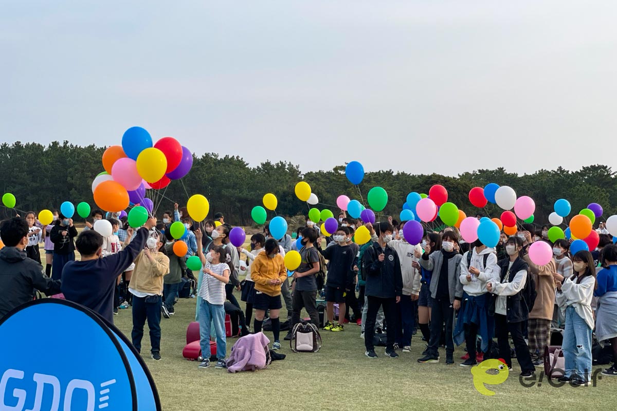最後は希望を乗せた風船飛ばしで締めくくった