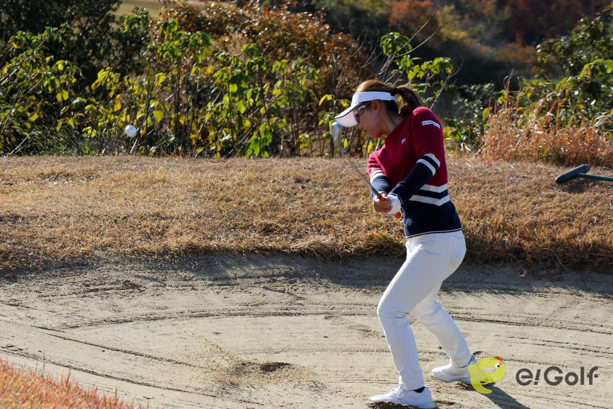 左ヒザの高さを変えずに…