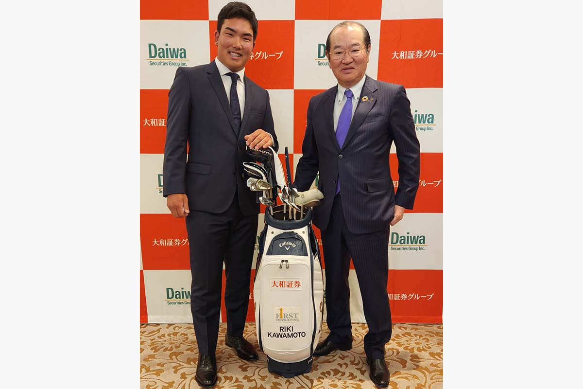 河本力（左）と中⽥誠司執⾏役社⻑ （右）