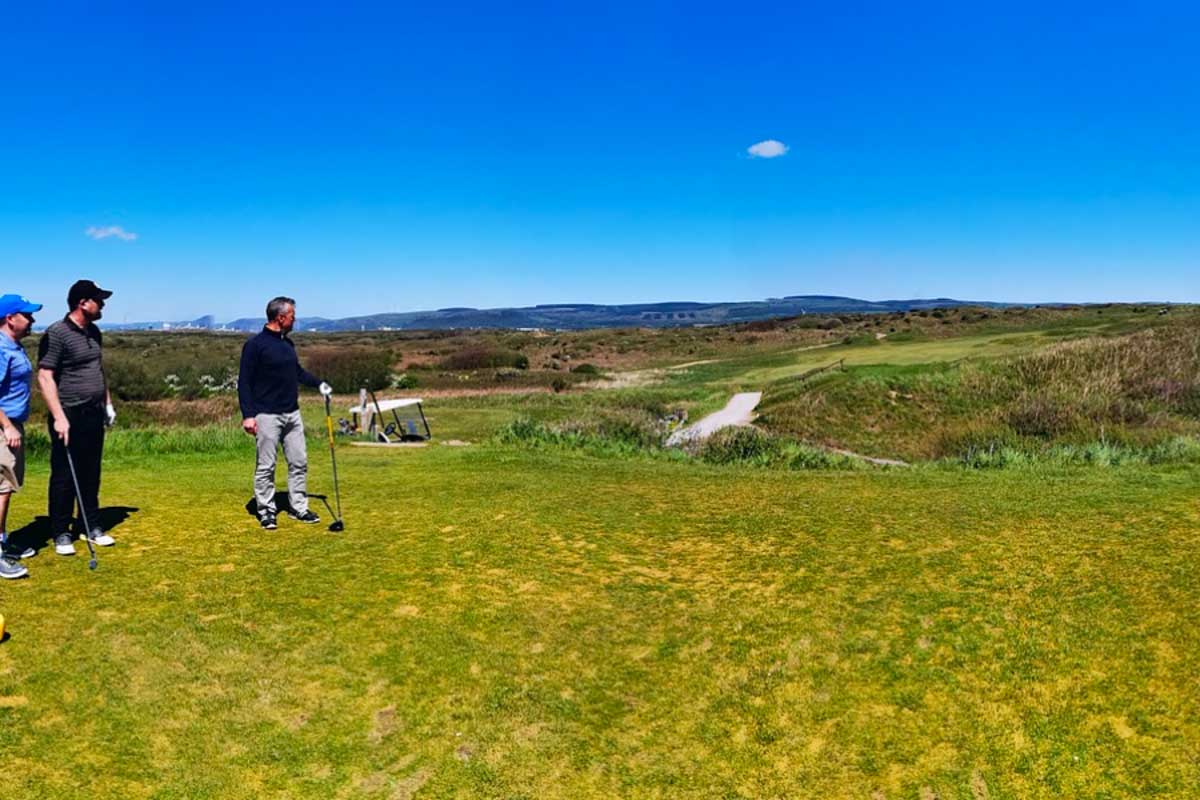 老若男女「誰でも気軽に」始められるて続けられるのがゴルフ魅力。しかし、誰もが「すぐにうまくなる」ワケではない