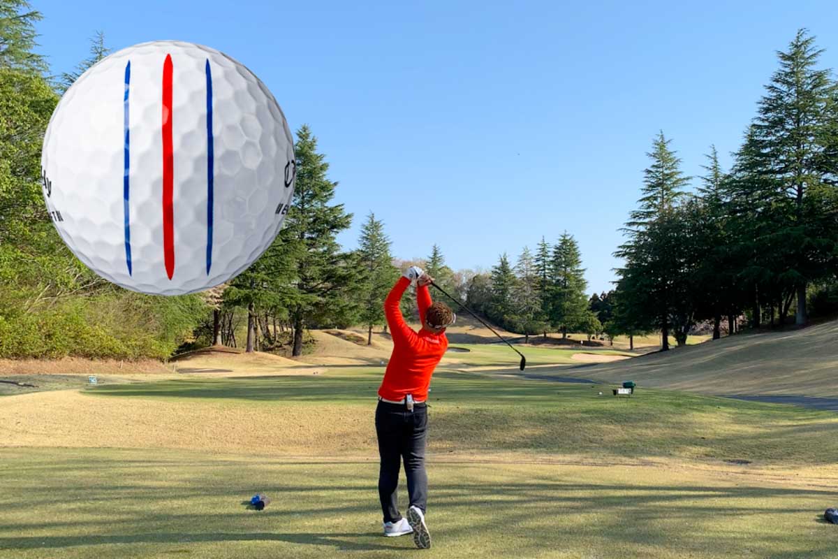 3本ライン「トリプルトラック」は、グリーン上だけでなくパー3でも活躍。狭いホールでも真っすぐショットしやすい