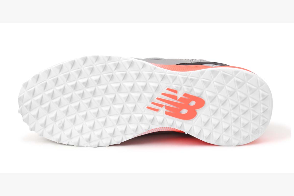 スパイクレスシューズ「UGS1001A」