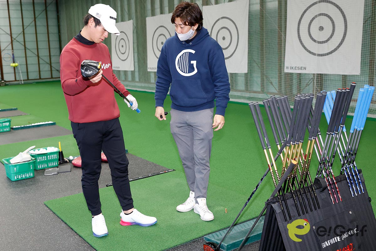 シャフトの重量アップ＆フレックスダウンで250ヤードオーバーを記録　写真：山上忠