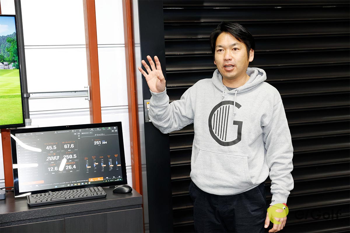 グラファイトデザインの女子ツアーを担当する小林寿久さん　写真：山上忠