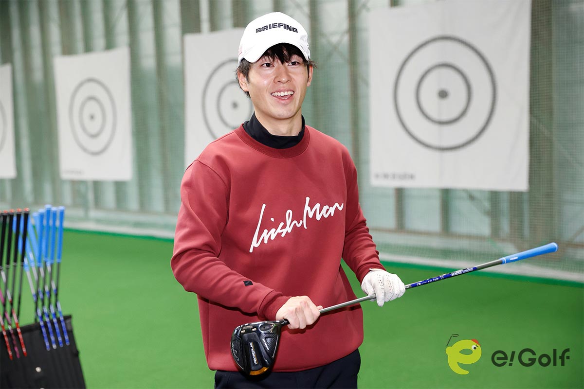「aG19」のシャフトで45ヤードも飛距離がアップし笑顔を見せるルイゴルフさん　写真：山上忠