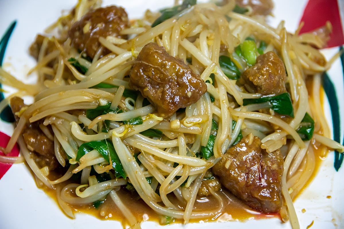 「ニラレバ炒め」はオススメ料理の一つ　写真：AC