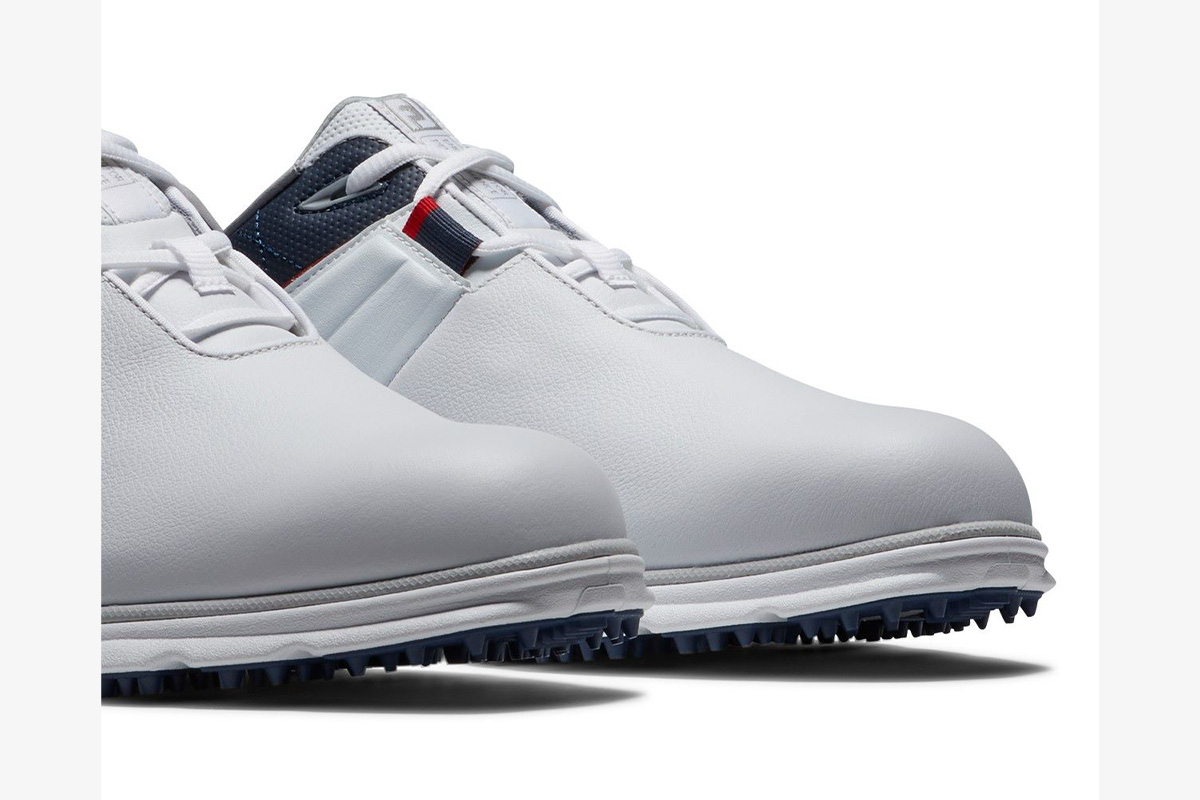 スパイクレスシューズ「PRO/SL LACED」3万3000円（税込み）