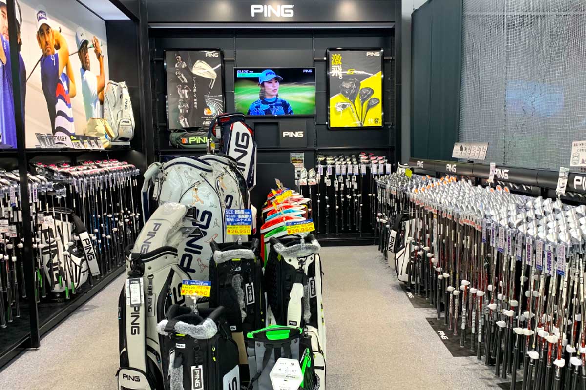 ピン直営ショップのフィッティングも量販店での試打も無料。迷ったら気軽に打ってみるべき