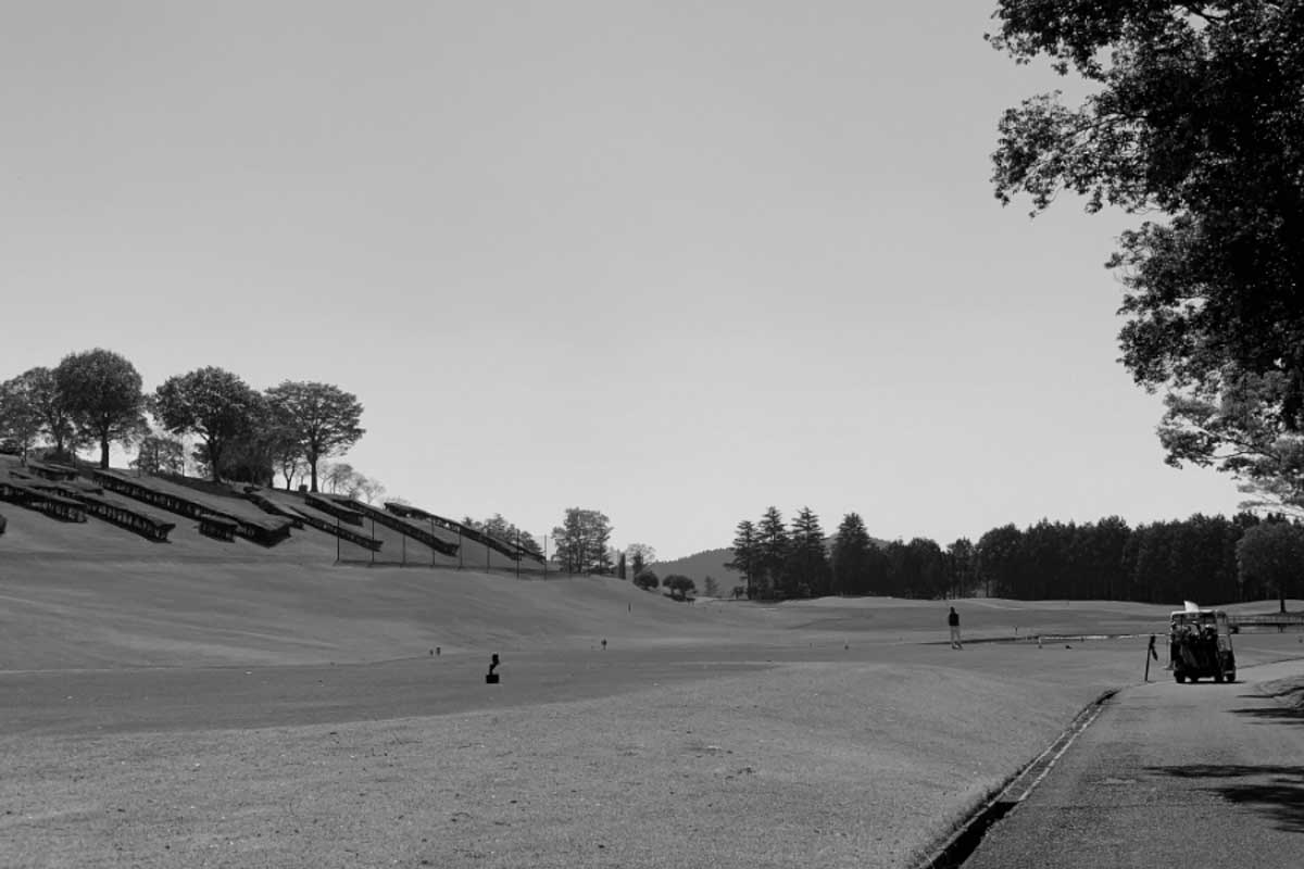 前の組をあおるのもよくないが、後ろを全く気にせず自分の順番が来てから情報収集していては周りのゴルファーの迷惑にしかならない