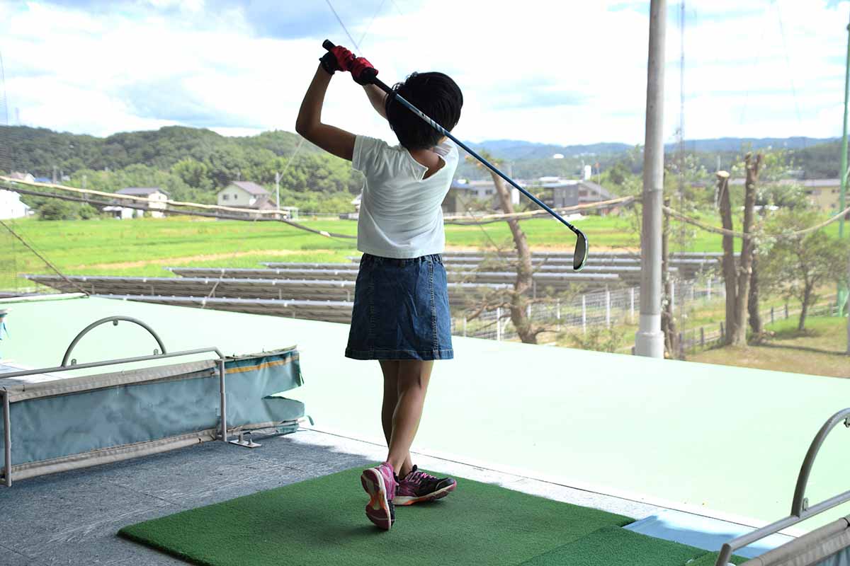 キッズスクールはゴルフの基本的な技術やマナーを楽しく学ぶことができる　写真:AC