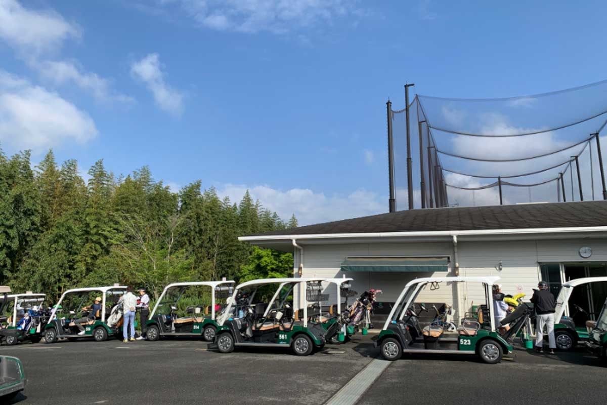 ゴルフ場をひとりで貸し切っているわけではないので、「センス」と「思いやり」に基づいた「マナー」が求められる