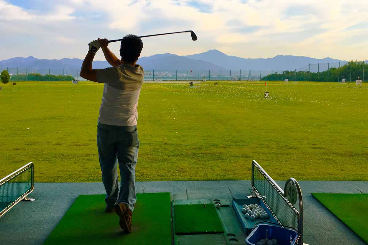 ゴルフ上達のためには継続的な練習とそれなりの期間が必要 写真:AC