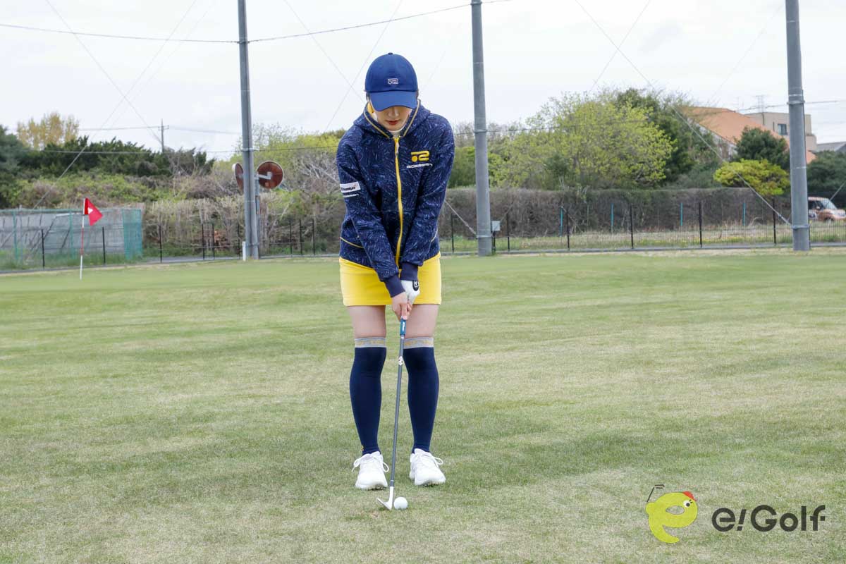 「イチ」で構え、「ニ」でバックスイングし、「サン」でインパクトして、「ヨン」でピタッと止まる。このリズムを体で覚える