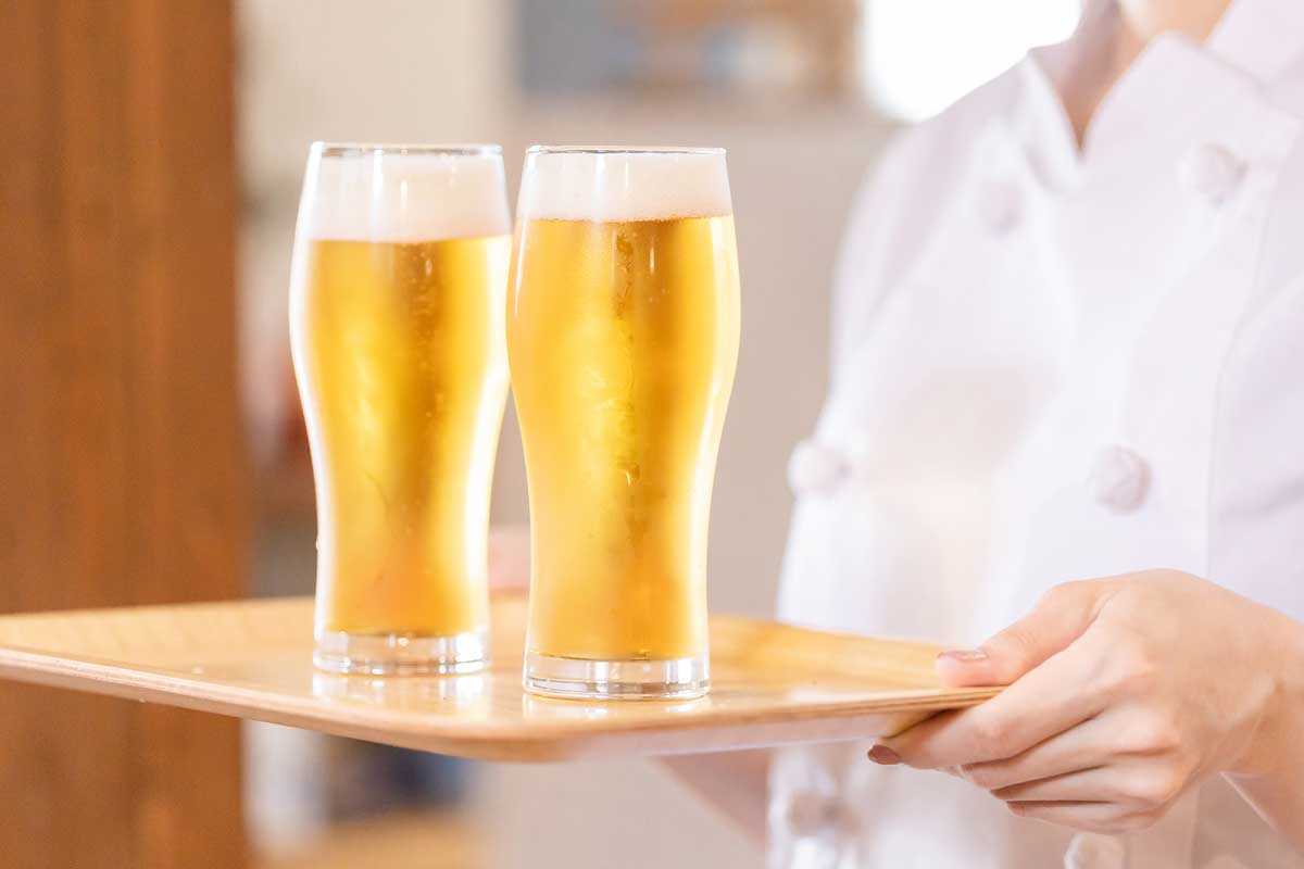 昼食時に飲むビールは最高だが、 飲酒時はより蚊に刺されやすくなる