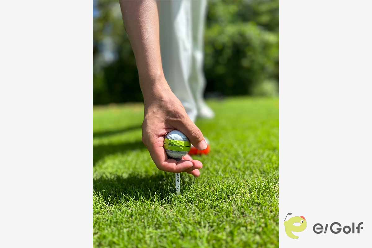 「ツアーレスポンス ストライプ」ボールをセット