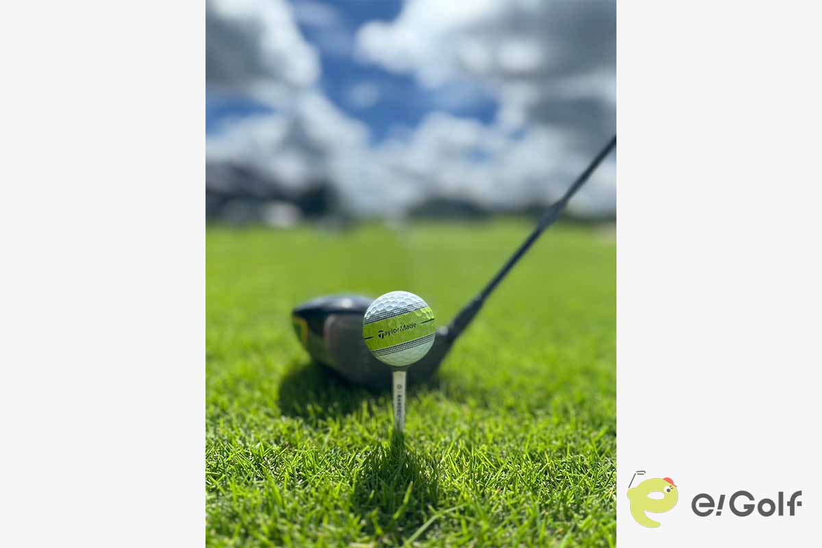 「ツアーレスポンス ストライプ」ボールをセット