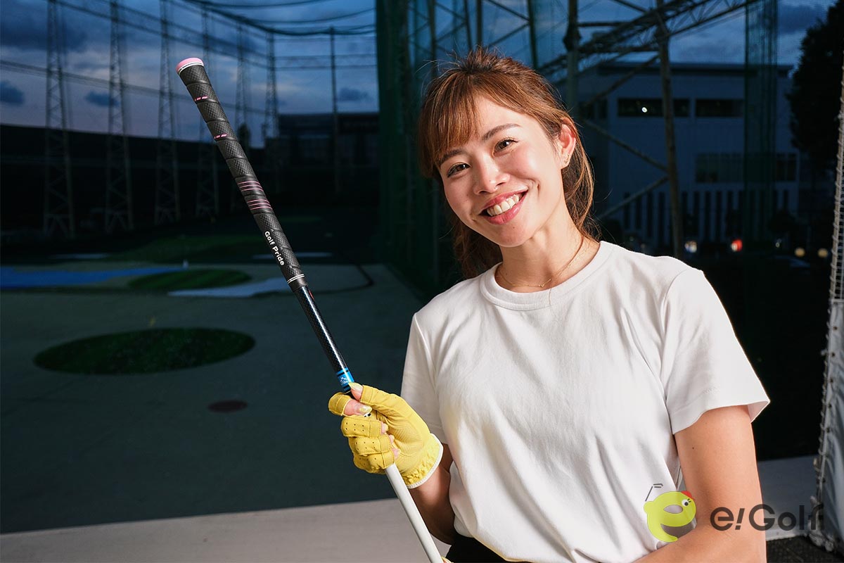 ゆかさんにピタッとハマった「CP2 WRAP」の「アンダーサイズ」。ソフトな質感は、パワーのない女性ゴルファーでも握りやすくておすすめ