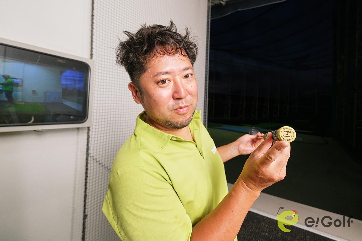甲斐さんがベストに選んだ「MCC TEAMS PLUS4」の「ミッドサイズ」。ゴルフプライドはグリップエンドにサイズが表記されているので分かりやすい