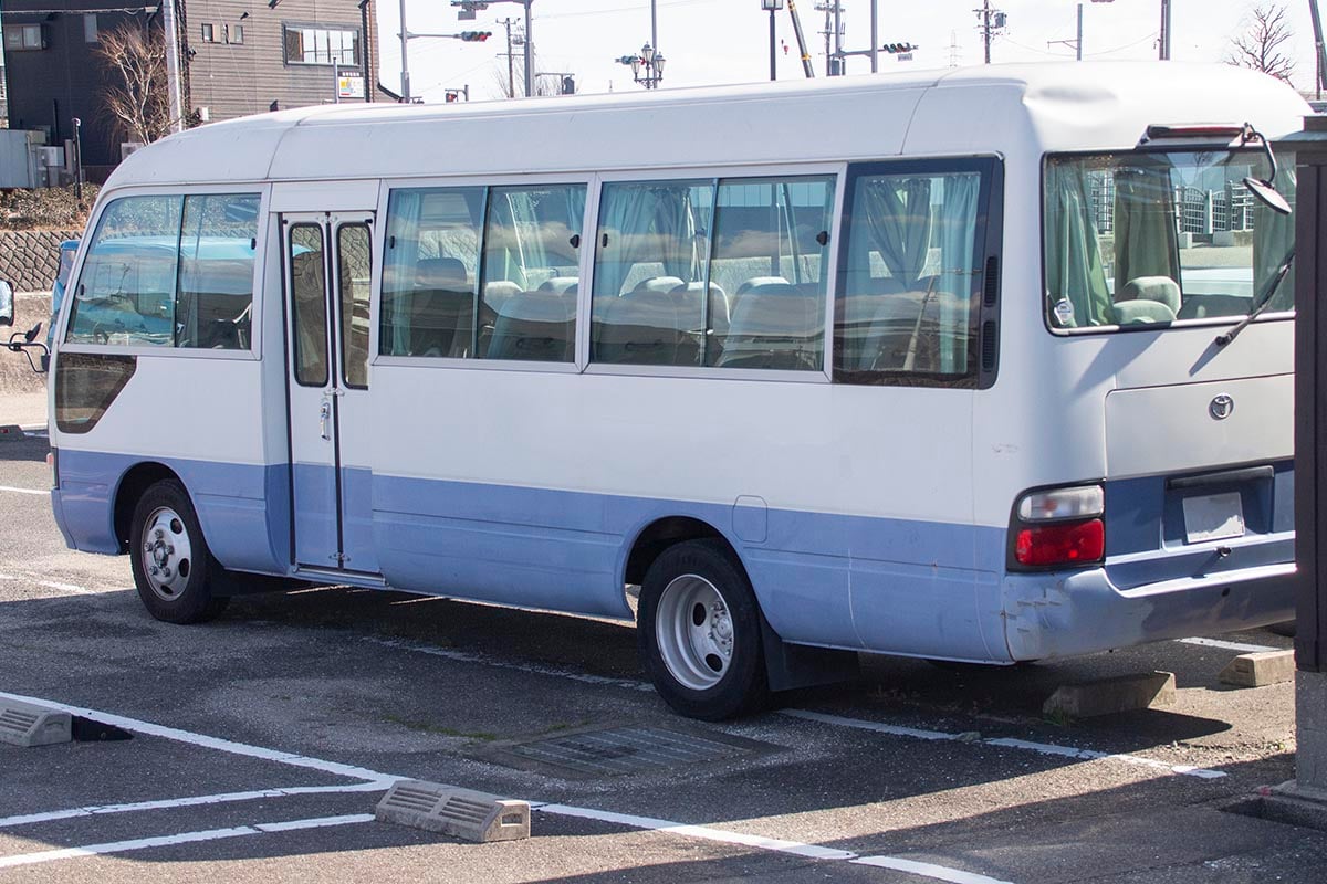 電車ゴルファーにとって送迎バスはありがたいサービス 写真:AC