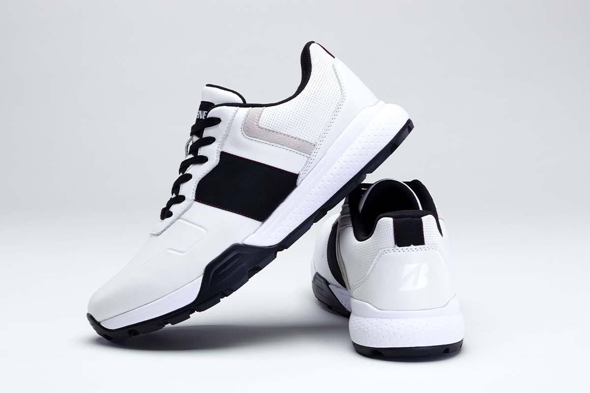 スパイクレスシューズ「BRIEFING×BRIDGESTONE GOLF LEATHER LOW」ホワイト
