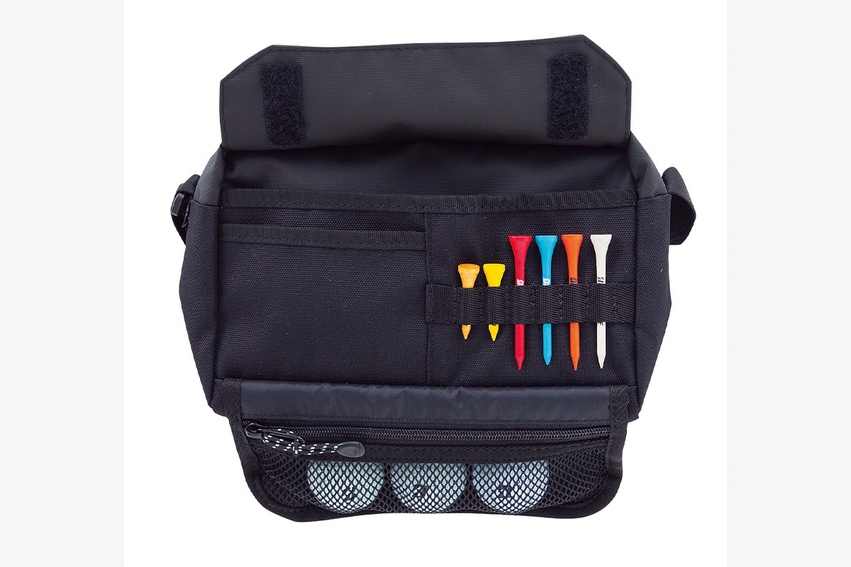 ショルダーバッグ フラップを開くとポケットやティー挿しがある