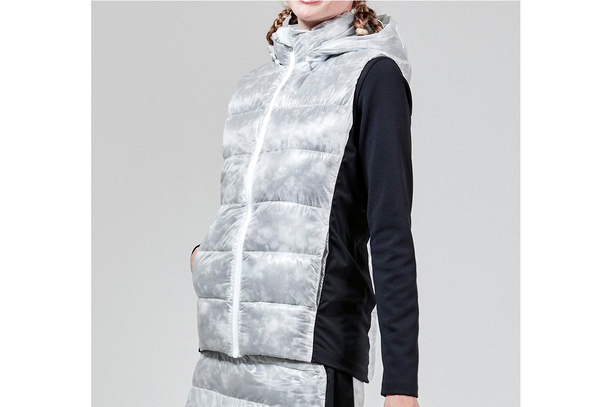 はっ水クリアシェルパディングアウターベスト　2万8600円