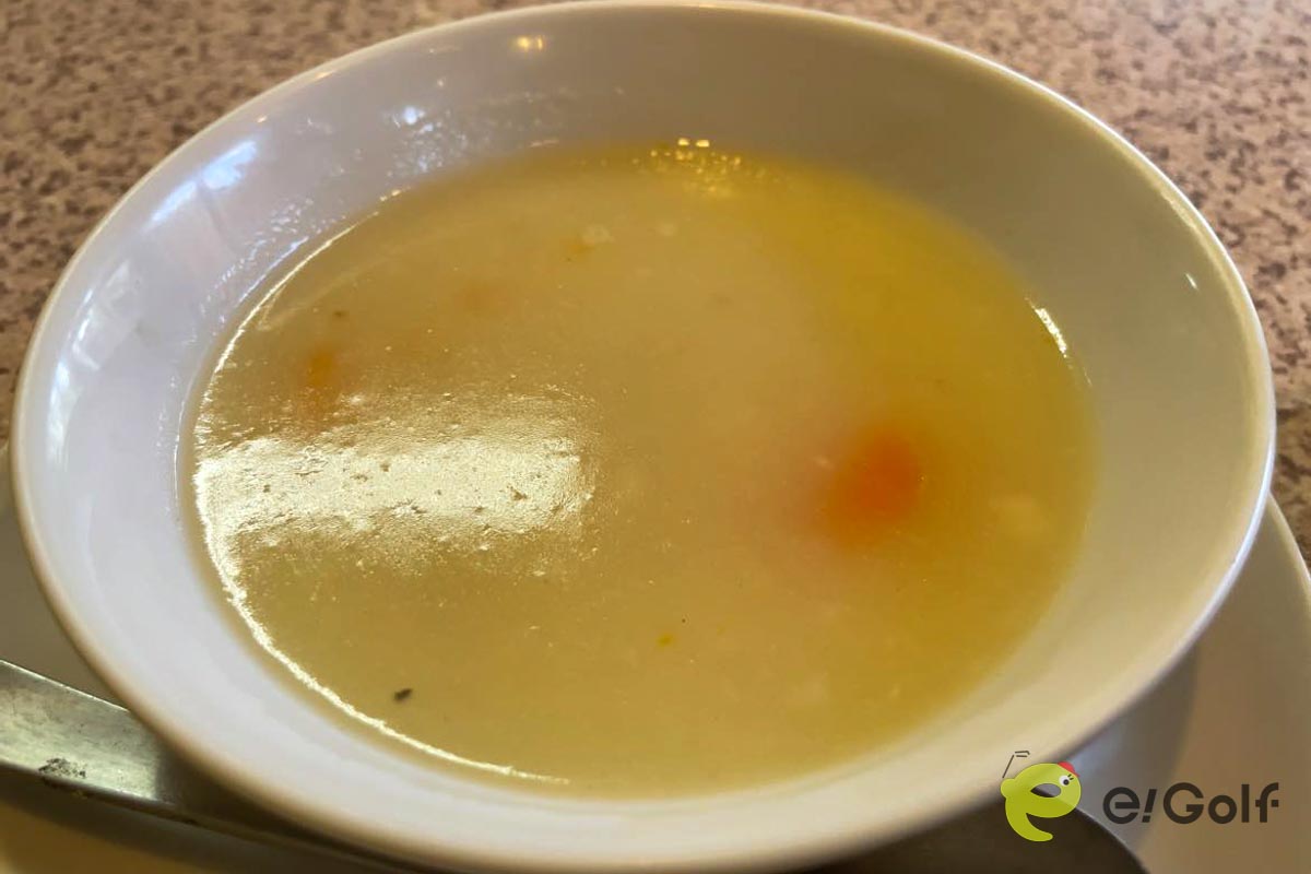 筆者が思う沖縄県内で一番おいしい白いスープ　写真：芝鳥のぶあま