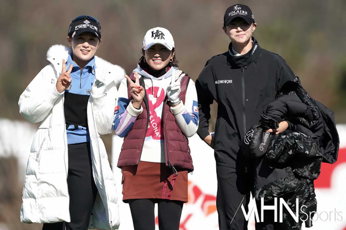 韓国ツアー4勝のパク・ヒョンギョン（左）、米ツアー7勝のパク・ソンヒョン　写真：MHN Sports提供（右）とプレー
