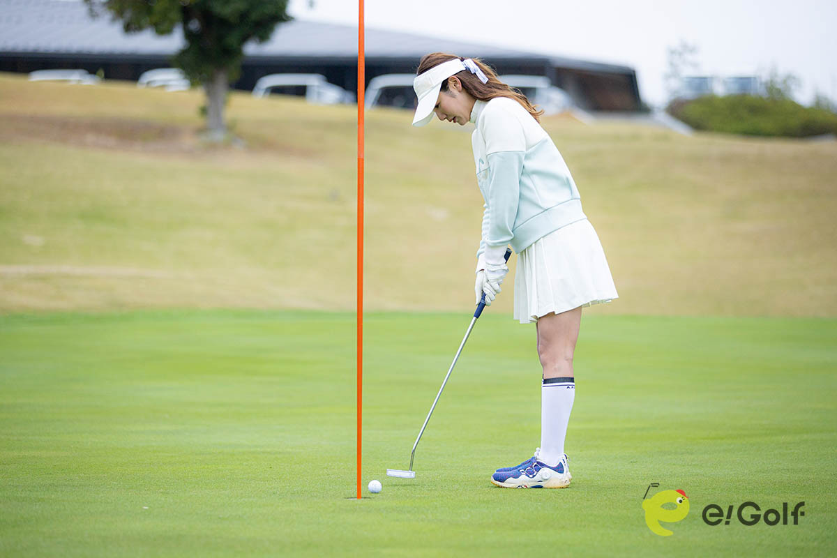 「SENSUS L」が「普段使用しているパターよりも重い」と感じた桑田京香さん。その重さが実はミスヒットにも強い秘訣だった！　写真：落合隆仁