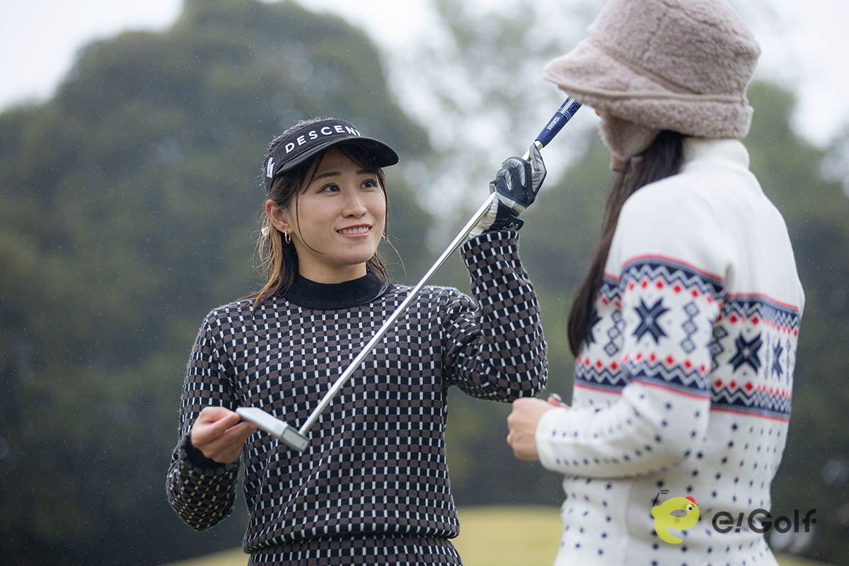 「SENSUS」は「打感や特に音が好き」という加藤拓江さん。「ヘッドが重いのでインパクトがブレずに、しっかりと転がってくれる」といった印象も受けたようだ　写真：落合隆仁
