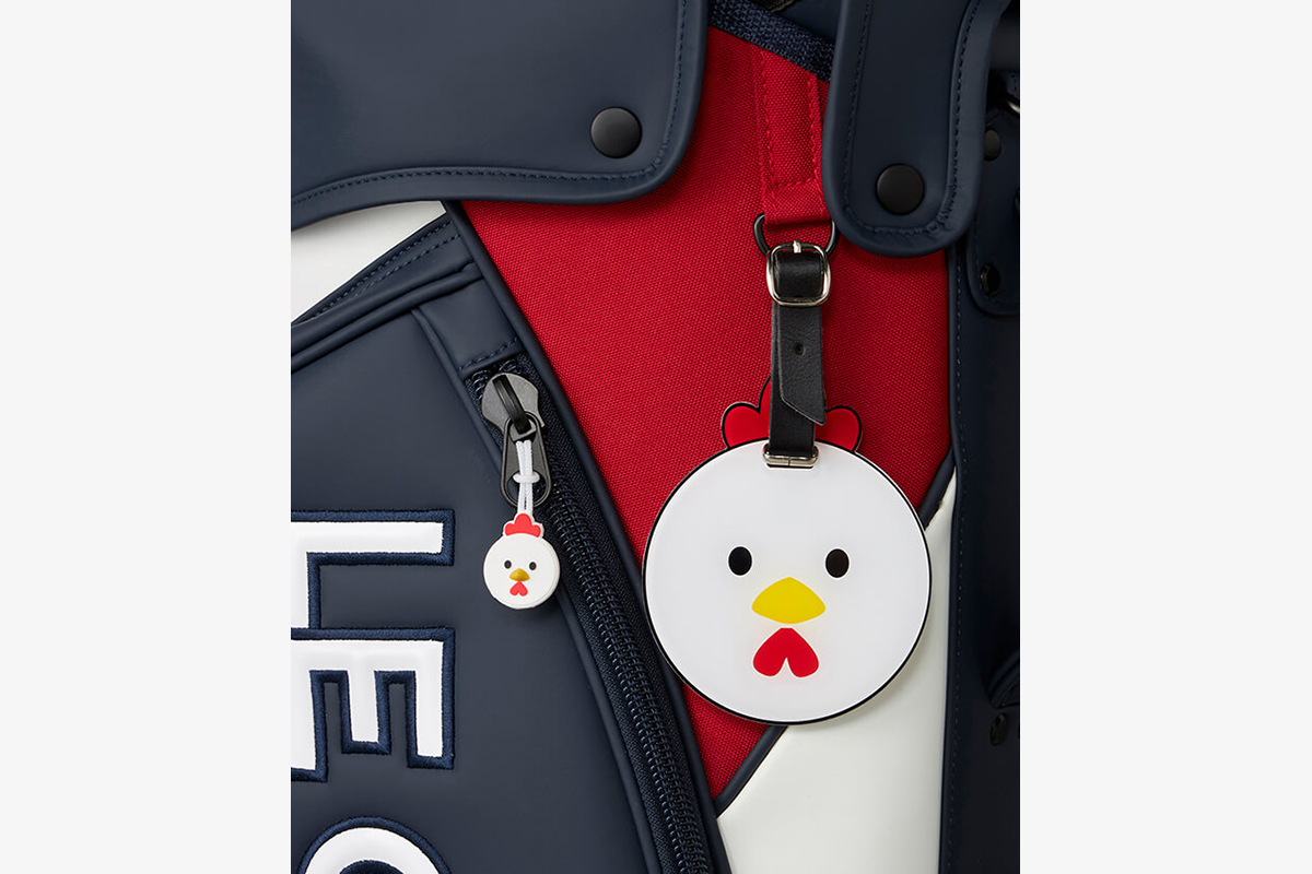 ファスナー部分にもニワトリのモチーフが