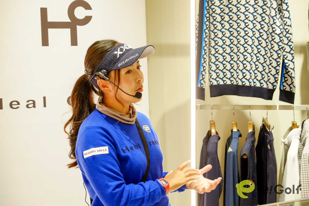 ヒールクリーク六本木ヒルズ店でのファンイベントに姿を現した青木瀬令奈