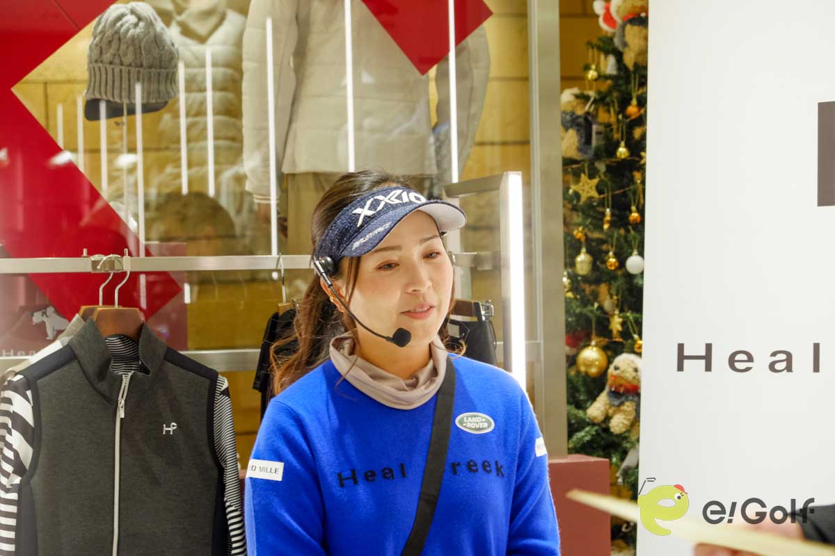 ヒールクリーク六本木ヒルズ店でのファンイベントに姿を現した青木瀬令奈