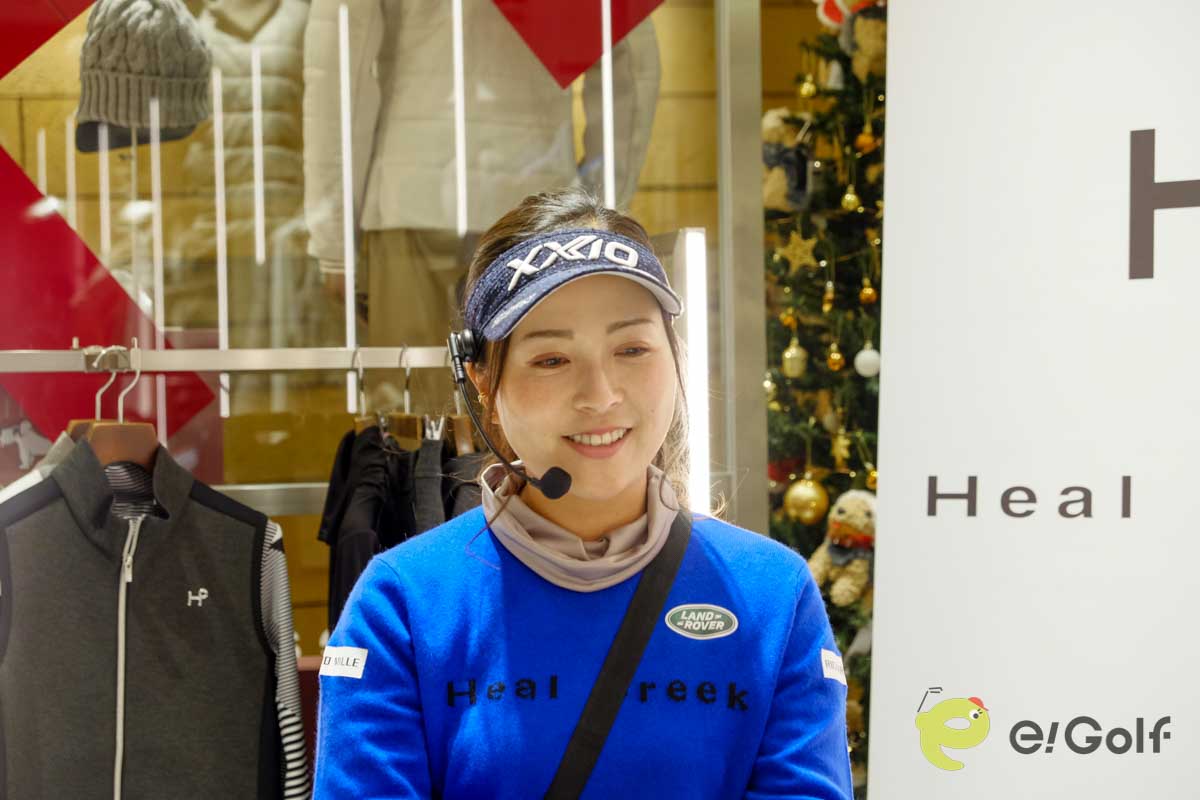 ヒールクリーク六本木ヒルズ店でのファンイベントに姿を現した青木瀬令奈