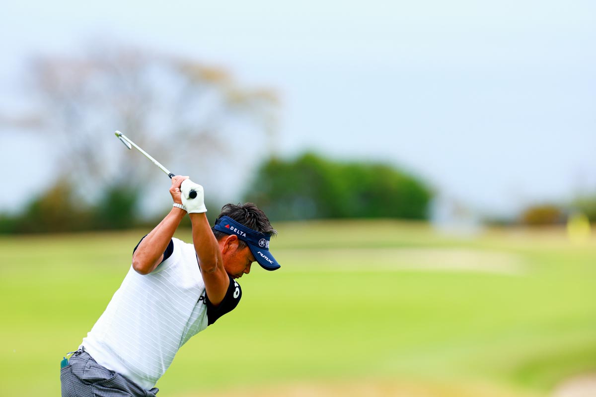 師匠の芹澤信雄が人工股関節に置換してまでプレーを続ける様をまざまざと見てきた　写真：JGTOimages