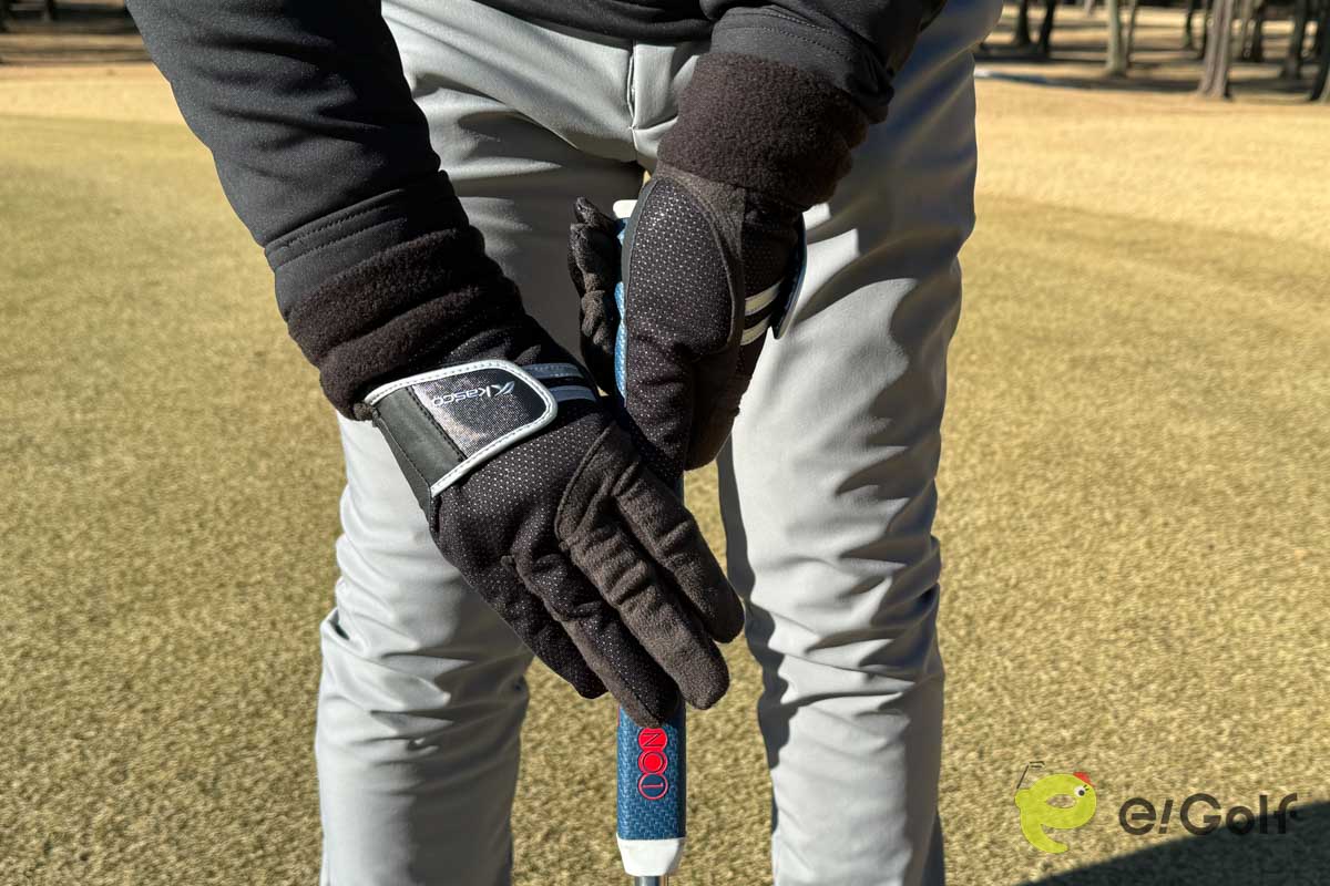 パッティングごとに脱着するのは大変なので、一度はめたら外さずにラウンドしたほうがいい