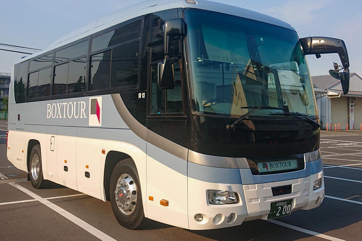 ボックスツアー主催の「GOLFPAQ」で使用しているバス　写真：ボックスツアー提供
