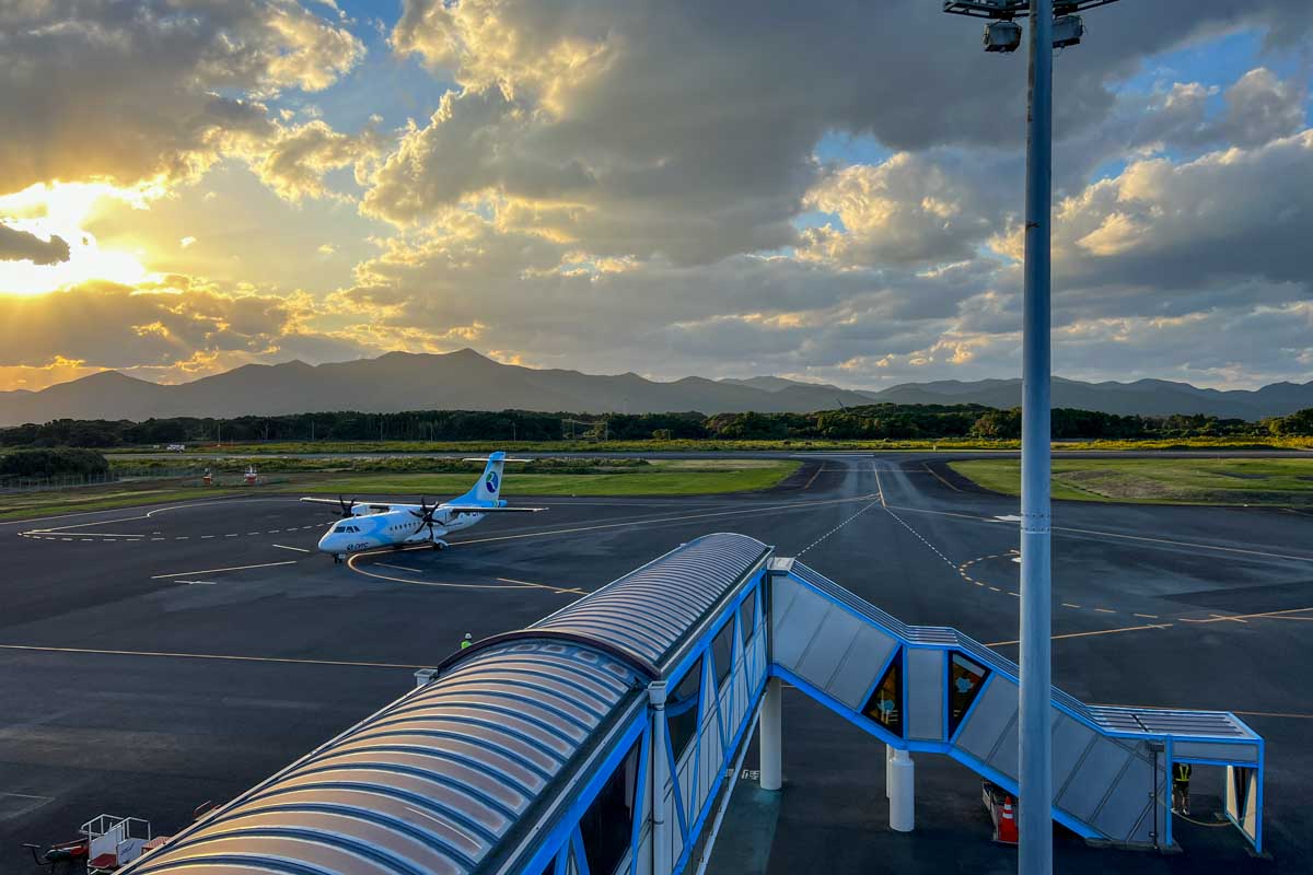 五島つばき空港（福江空港）から繁華街や福江港まではクルマで10分ほど。移動はとてもラクです