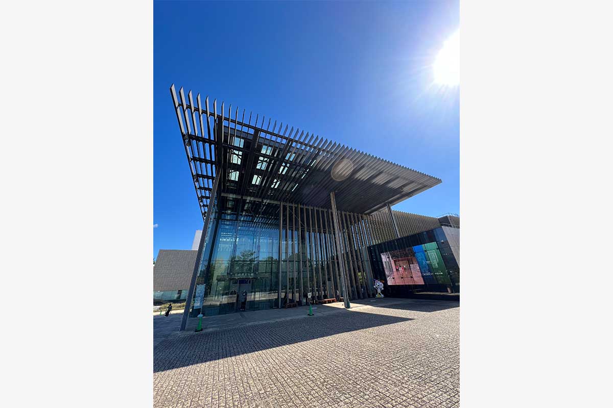 「長崎県美術館」は長崎港のすぐ近く、長崎水辺の森公園の一角にあります