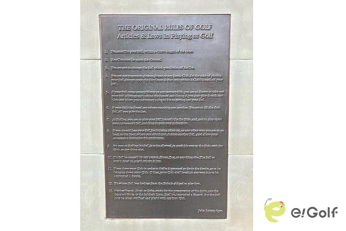 世界最古のゴルフ場リースリンクス跡地に設立された13カ条のゴルフ規則の記念碑　写真：林 郁夫