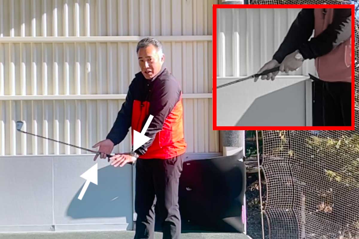 右のグリップは「上」に左のグリップは「下」に支える力が働くことでバランスをとっている。クラブを長く持ち過ぎると左グリップが支える力が働かなくなってしまう