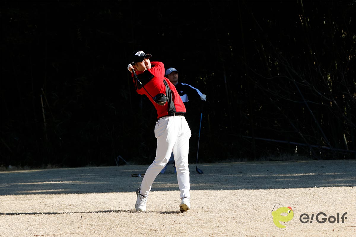 大塚さんの2球目の結果は、グリーンまで8メートル。「ちょっとだけ当たりが薄かったです。でも、それであそこまでボールが伸びたのは驚きです」