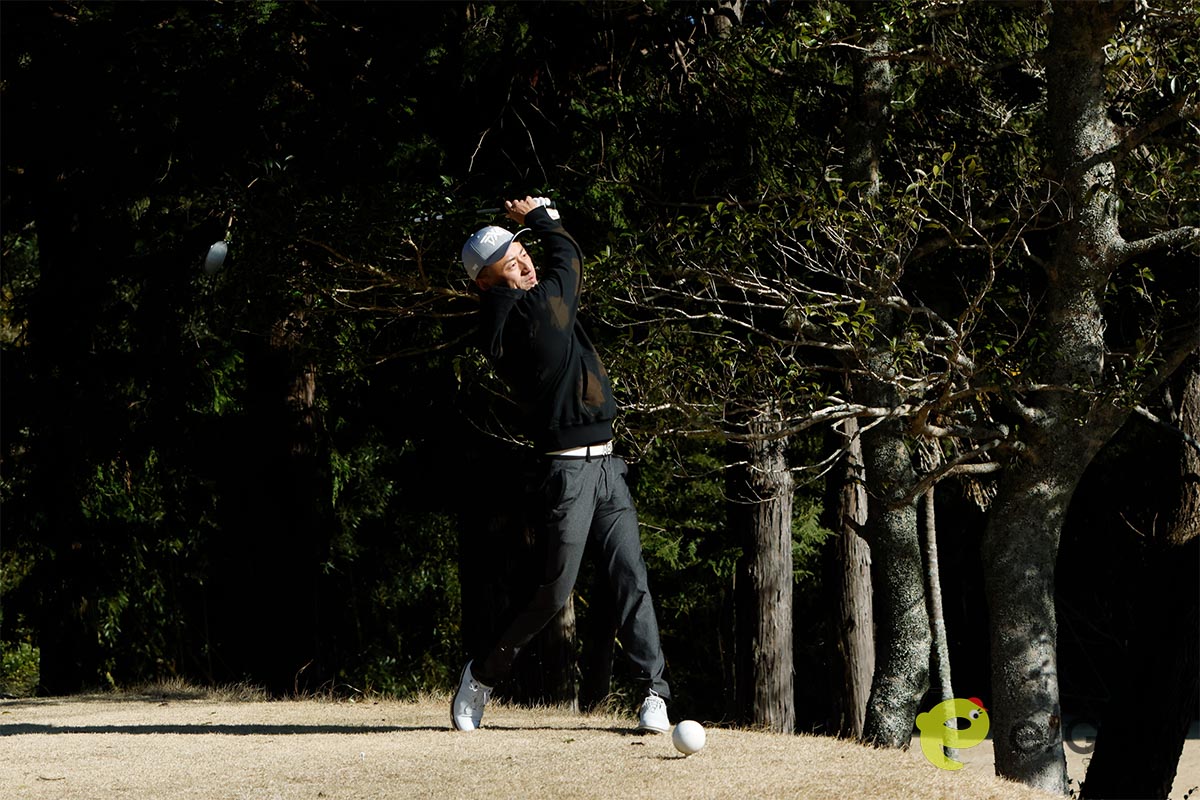 亀山さんの1打目はグリーンまで3メートル！ 惜しい結果に悔しさを滲ませていました　写真：田辺直喜