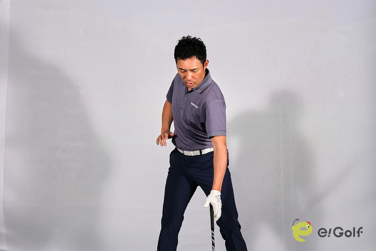 明らかな体の変化を感じて驚く植村コーチ。着用前は股関節周りに痛みがあったようだが、着用後は「足が楽に上がる」と言う