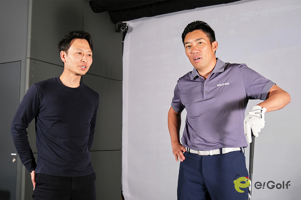 今回「デリットテック」の効果を体感した e!golfスタッフ「T」（左）と植村啓太コーチ（右）